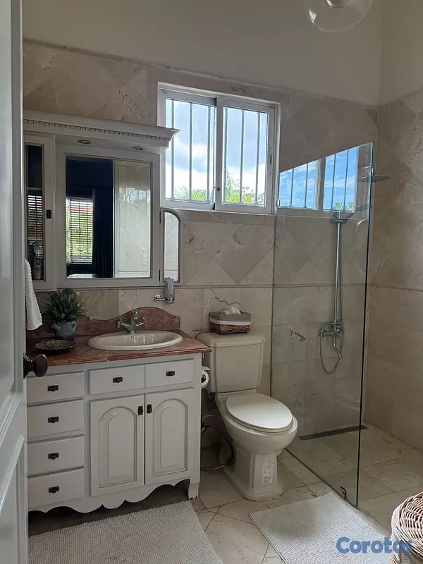 casas - VENDO CASA EN ARROYO HONDO II 4