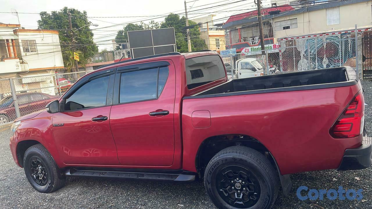 jeepetas y camionetas - Se Vende Toyota Hilux 2017 4