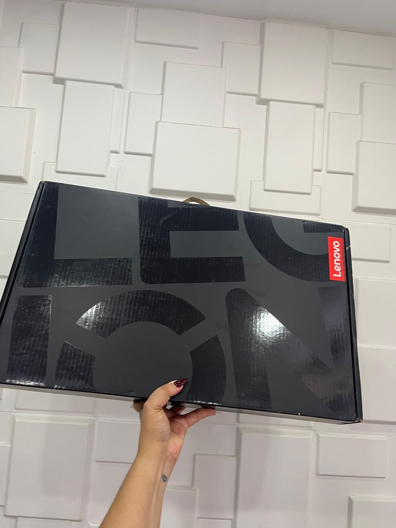 computadoras y laptops - LENOVO LEGION 7 PRO/16GB RAM/1TB SSD/RTX4070/16-inch/INTEL CORE i9-13VA  / NUEVA