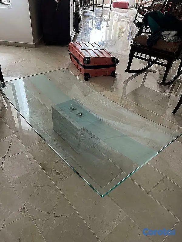 muebles y colchones - Mesa de centro con tope en  cristal templado y  base de marmol 2
