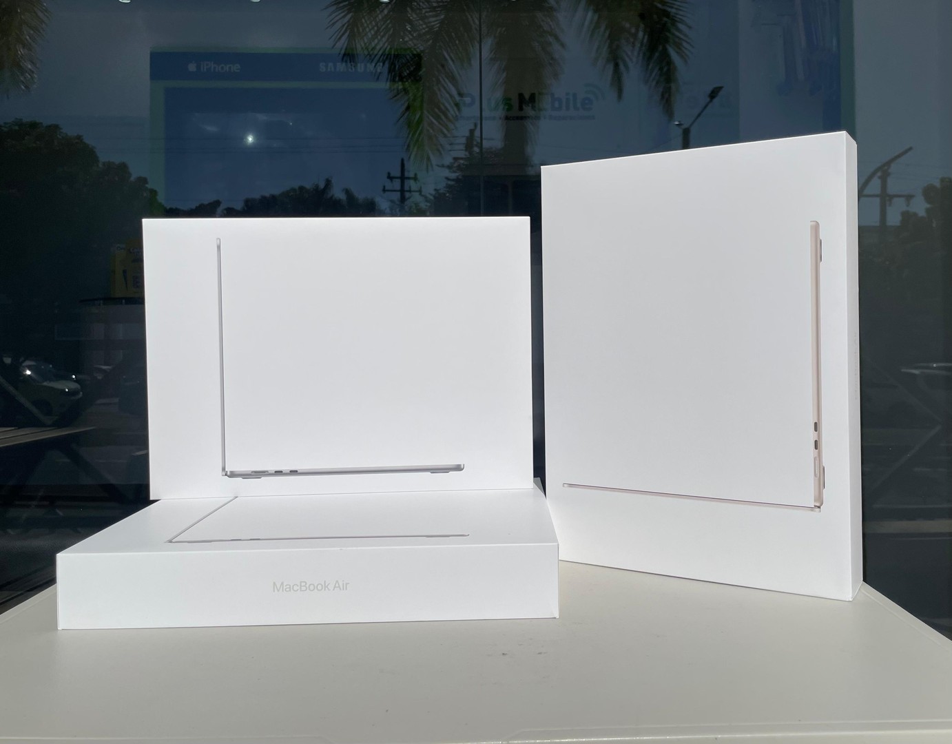 computadoras y laptops - Macbook Air M2 15.3 de | 256GB | 2023 - Sellada y con un año de garantia!!