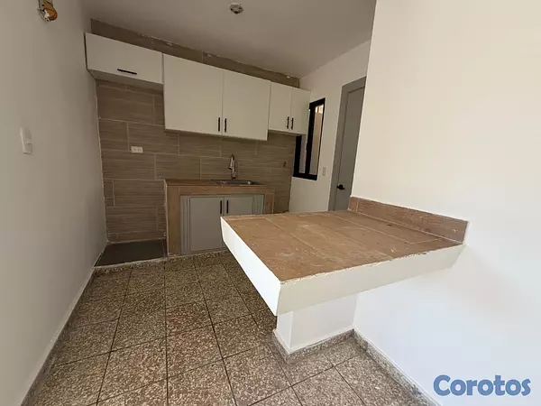 apartamentos - vendo independencia klm 7 una habitación baño parqueo piso 4 amplio fresco  11