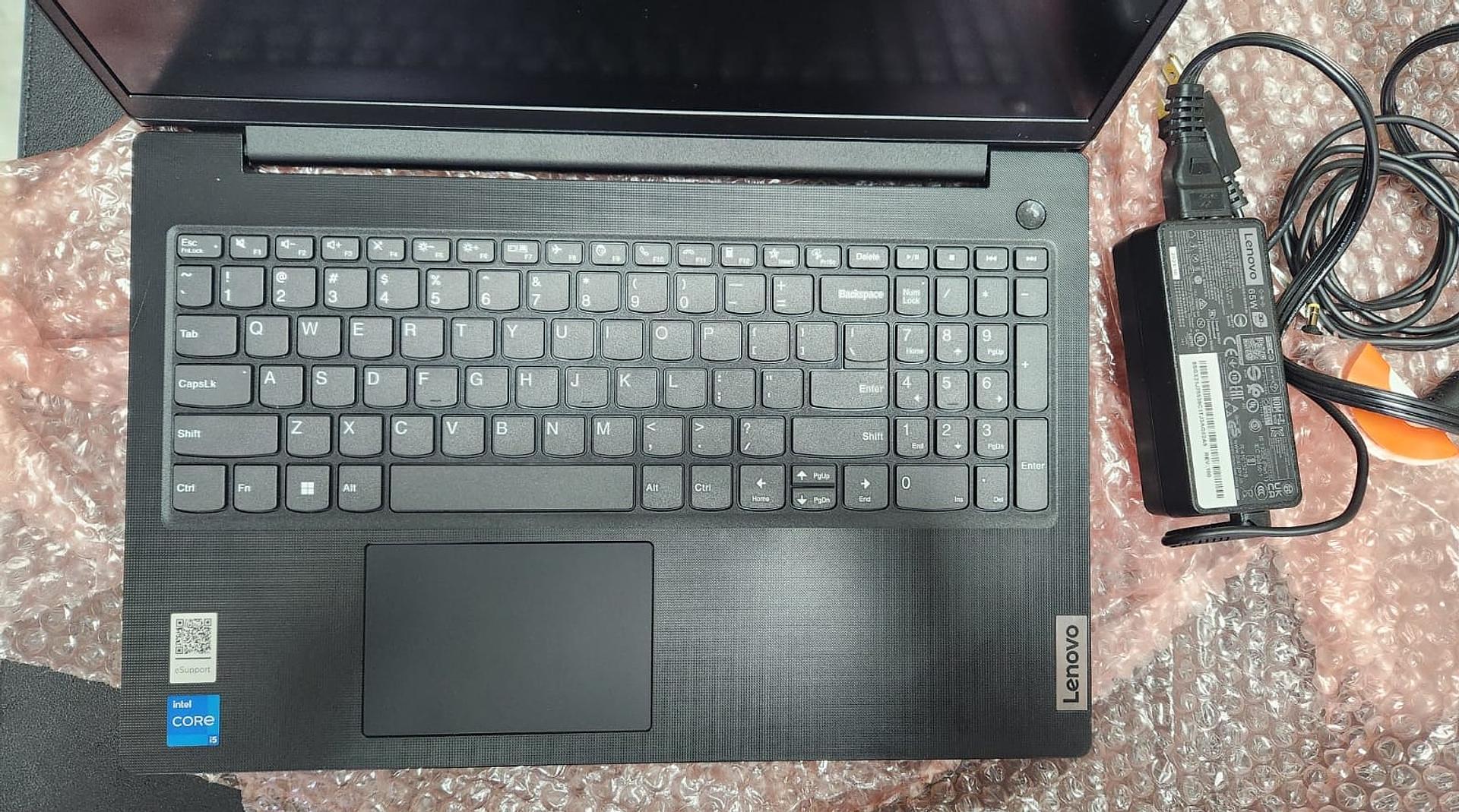 computadoras y laptops - Laptop Lenovo V15 15.6 Intel i5 13TH 1TB SSD 16GB  1