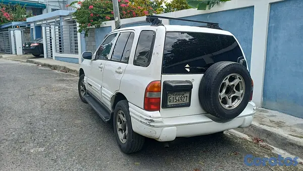 jeepetas y camionetas - Vendo Chevrolet tracker LT 2001,  2