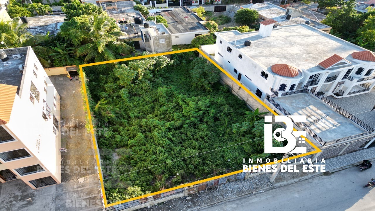solares y terrenos -  SOLAR de 600 Metros en Ubicado en el Juan Pablo Duarte 1