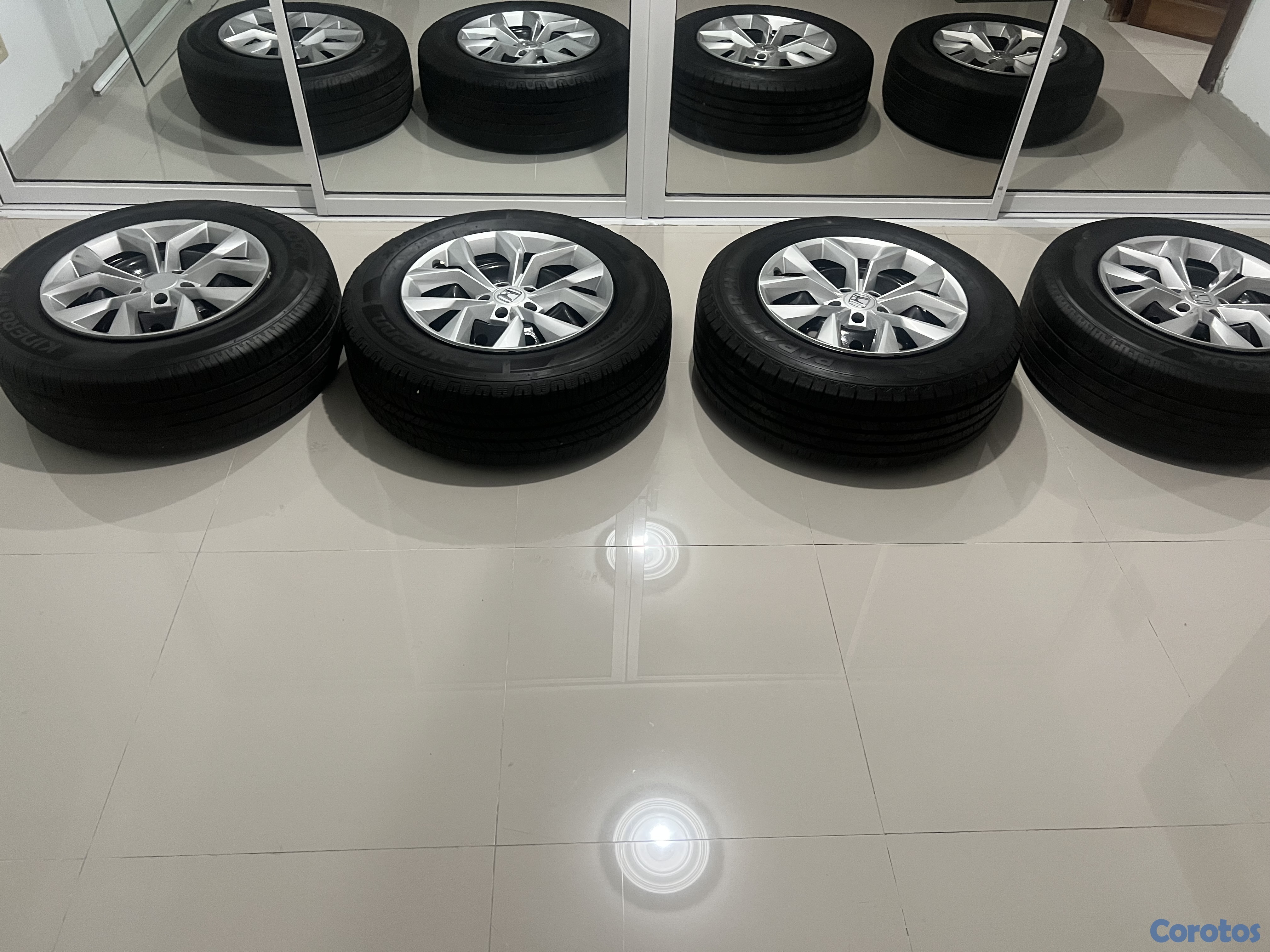 repuestos - Vendo juego de aros (4) de hierro, de 17 pulgadas, 1