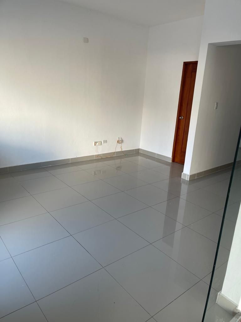 oficinas y locales comerciales - Local moderno y céntrico evaristo 8