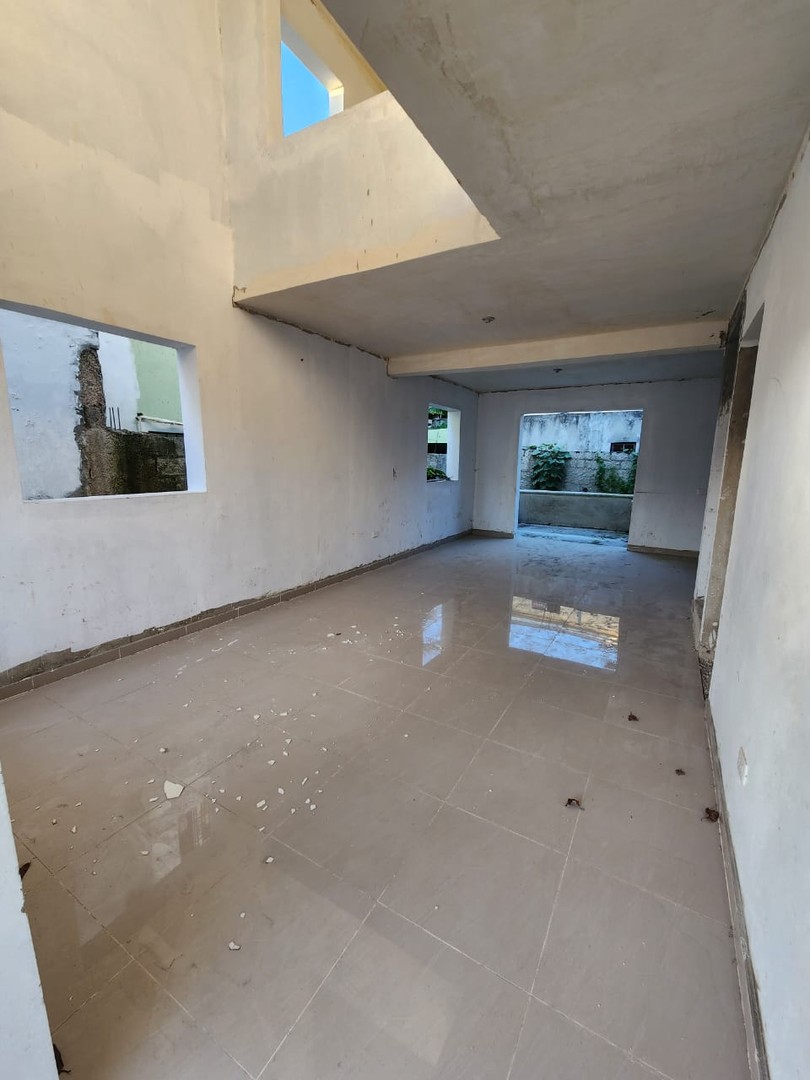casas - Casa mejora de 2 niveles, con piso, falta Terminacion, Aut. San Isidro 3