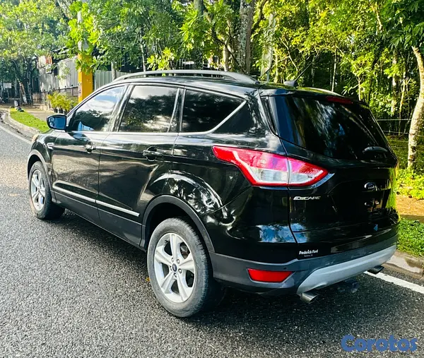 jeepetas y camionetas - Ford Escape SE EcoBoost 4WD 2014 Excelente estado 4