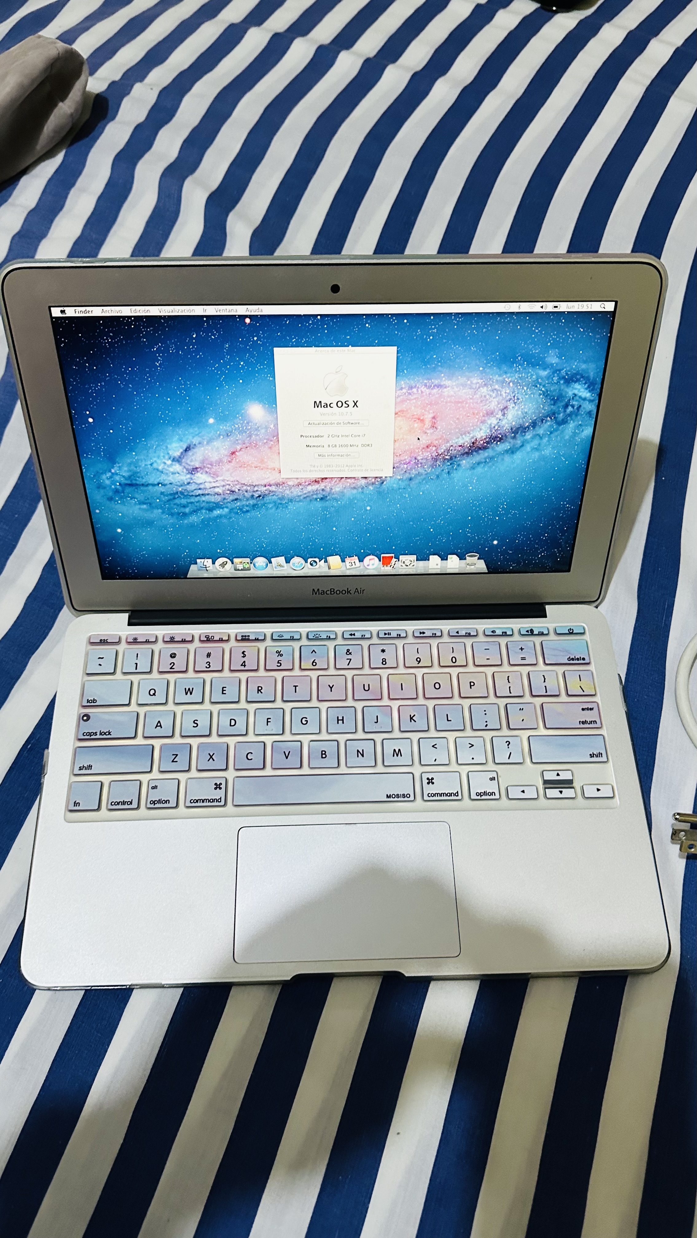 computadoras y laptops - APPLE LAPTOP MACBOOK AIR A1465 NITIDA 3