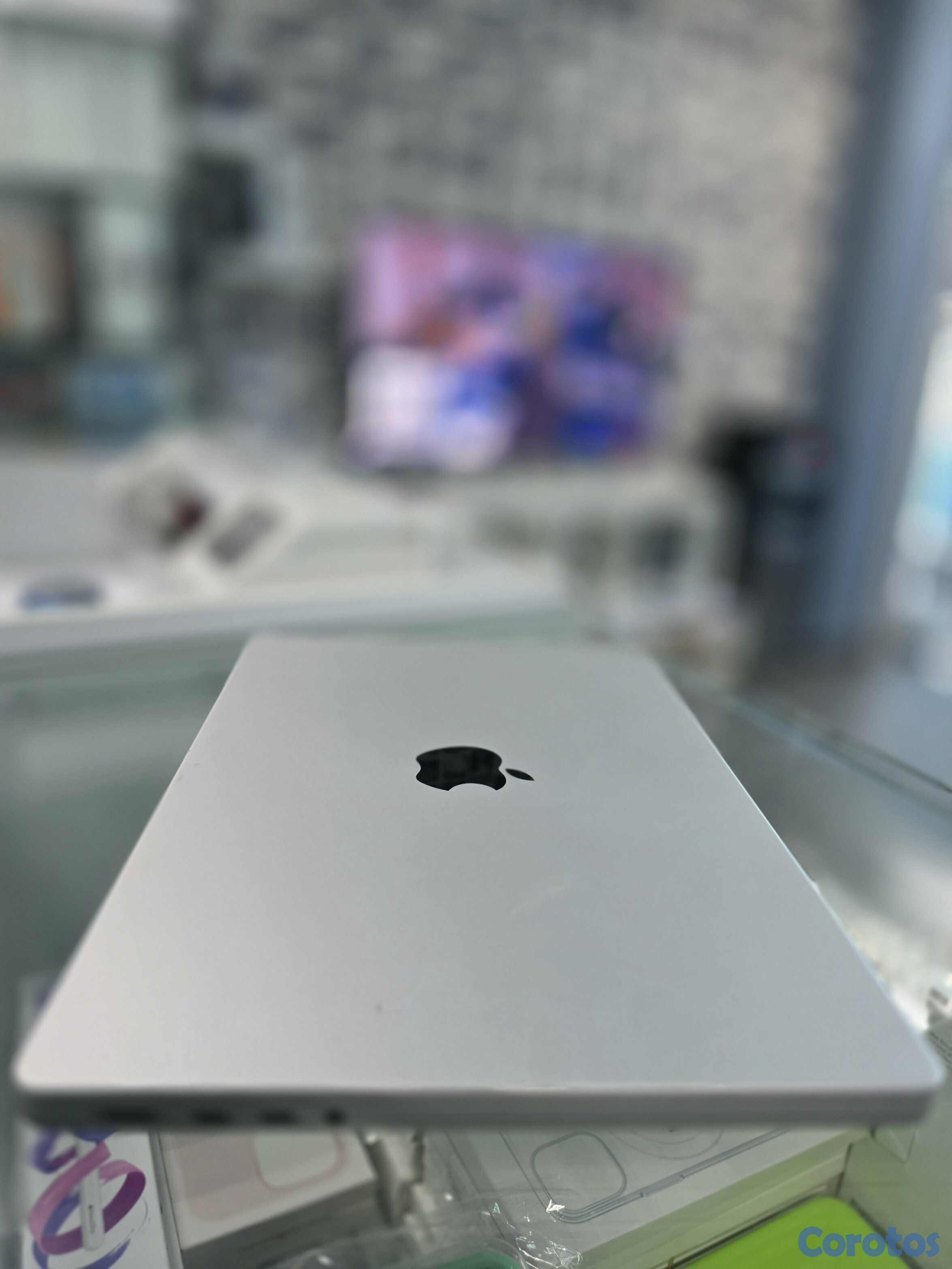 computadoras y laptops - Macbook Pro 2021 14" chip M1 Pro 512gb 16gb ram 8