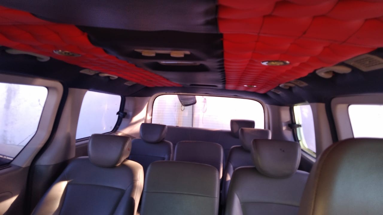 jeepetas y camionetas - HYUNDAI GRAND STAREX 2017 BLANCA 4