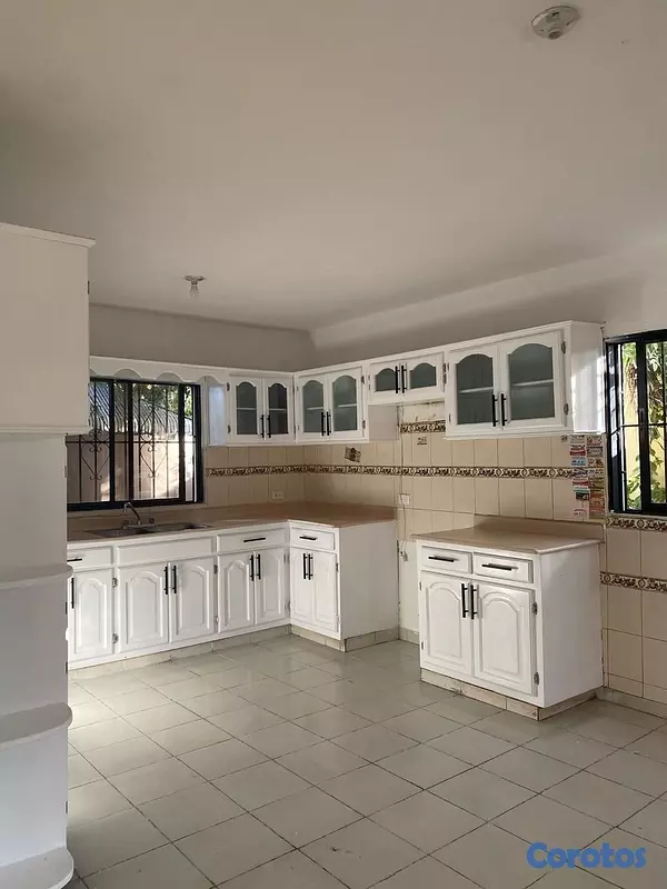 casas - venta de casa con 300mts próximo a la avenida España Santo Domingo este  7