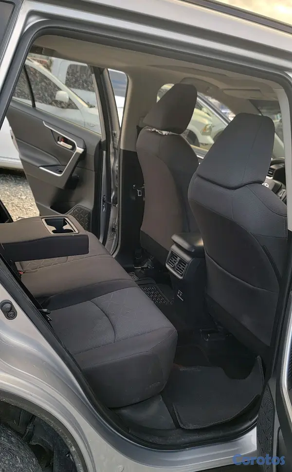 jeepetas y camionetas - TOYOTA RAV4 LE 2019 4