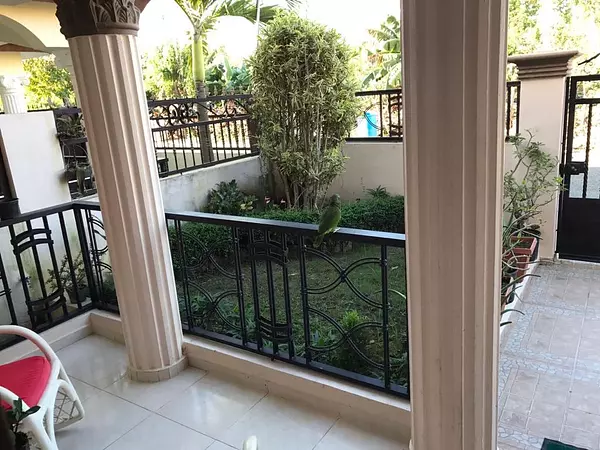 casas - Casa de 2 niveles en Jardines del Norte, Santiago 8