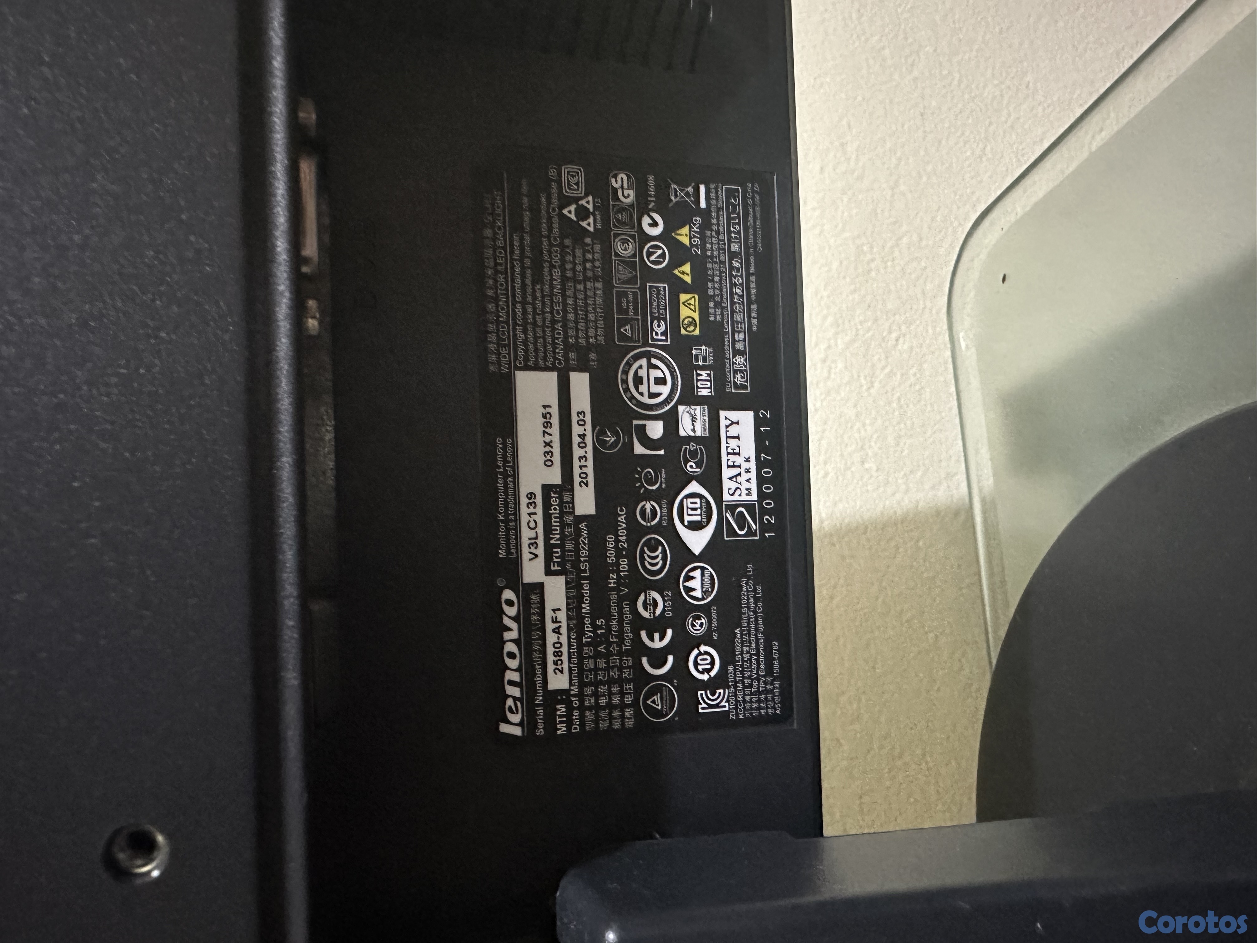 computadoras y laptops - Monitor Lenovo ThinkVision 20” LCD
Resolución 1366x768 
 4