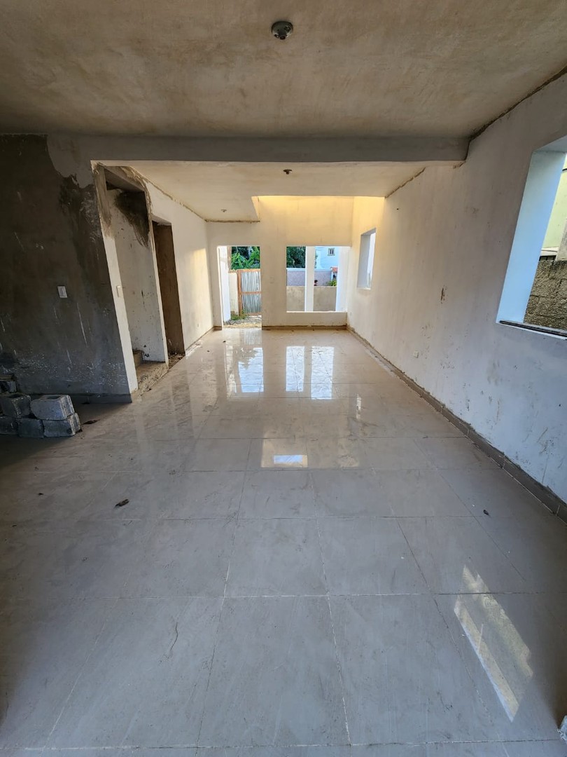 casas - Casa mejora de 2 niveles, con piso, falta Terminacion, Aut. San Isidro
