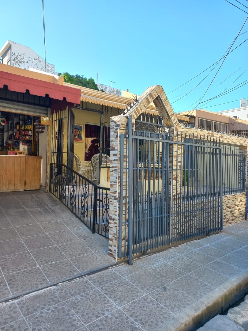 casas - Venta de casa en la autopista de san Isidro de 265mts urbanización Italia  1