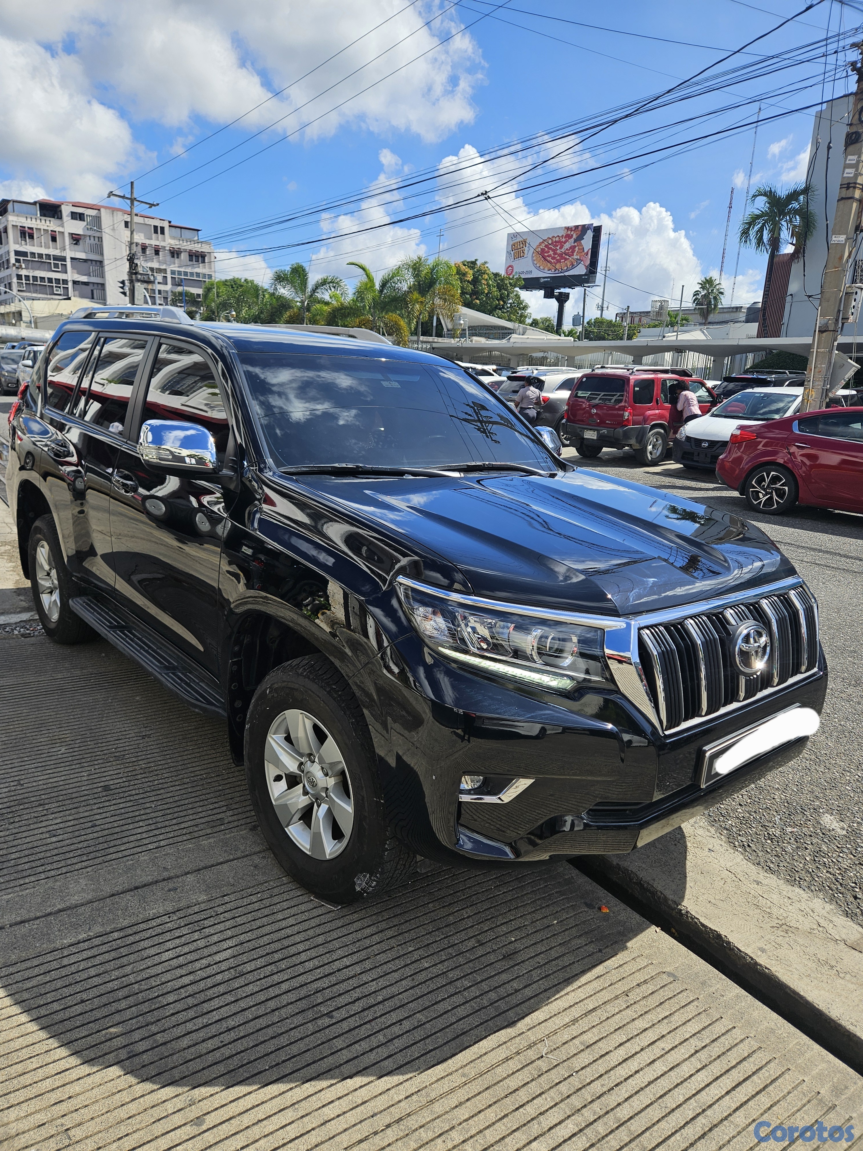 jeepetas y camionetas - Se Vende Prado 2024 casi nueva  1