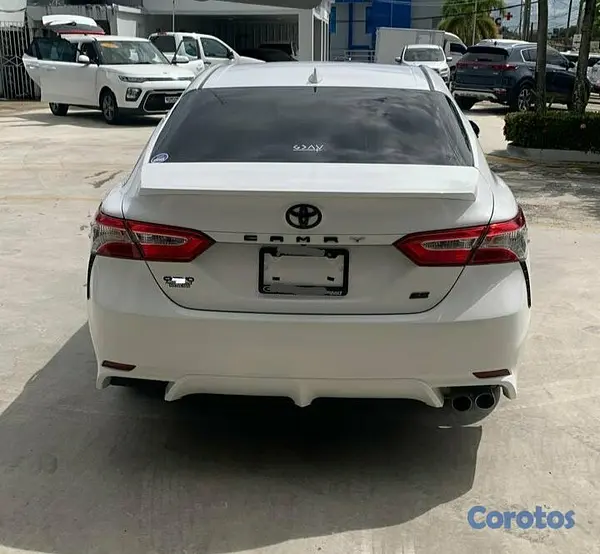carros - 2020 Toyota Camry SE  2