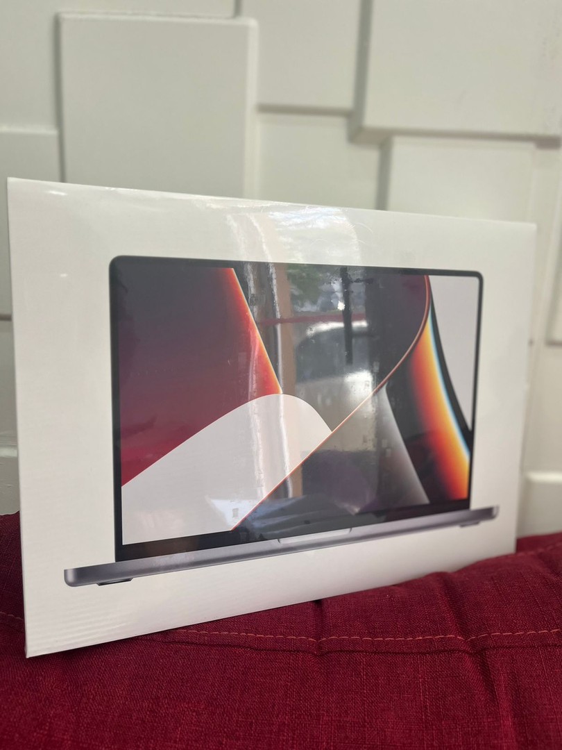 computadoras y laptops - MacBook Pro 2021 14-inch 16gb RAM/ 512gb SSD SELLADA  0