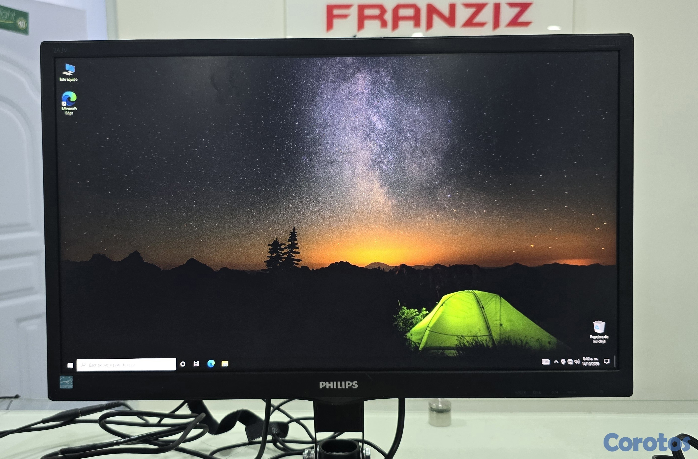 computadoras y laptops - Monitor Phillies 24 Pulg hdmi se puede enganchar ala pared 3