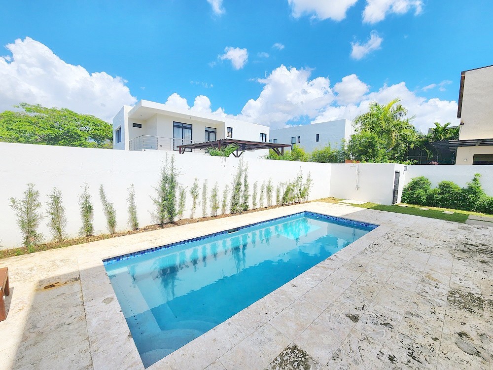 casas - CASA CON PISCINA Y TERRAZA TECHADA PROYECTO CERRADO LOS SAMANES STGO. 