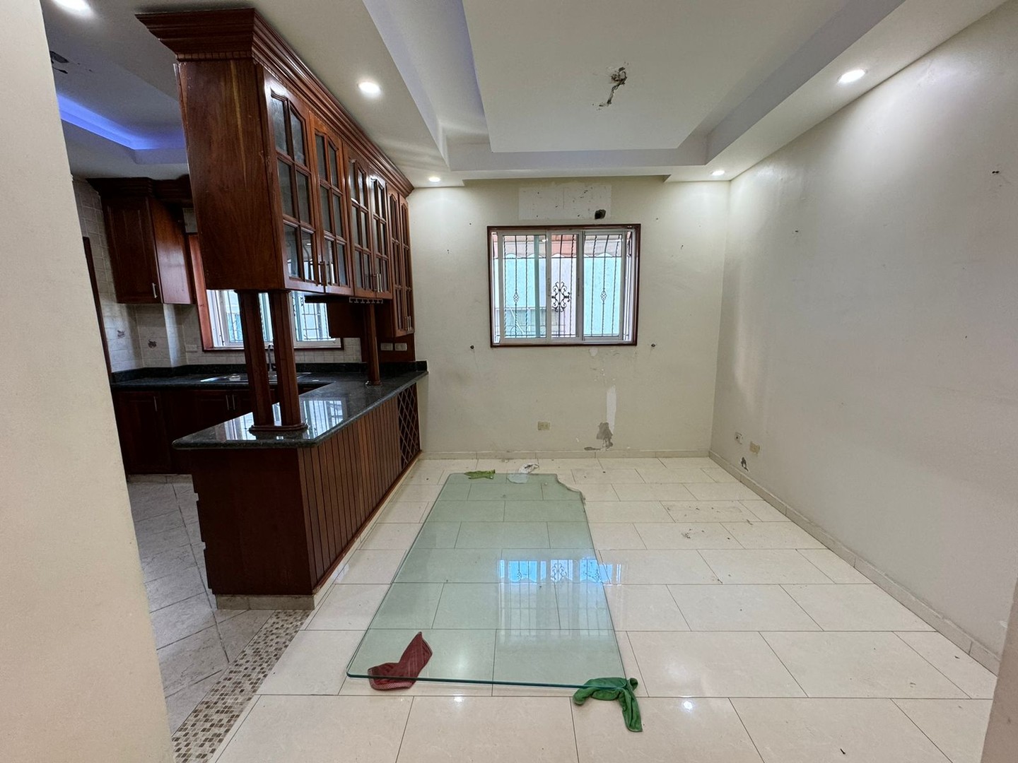 apartamentos - Pent-house en Venta
EL MILLÓN
RD$12,500,000.00
Mantenimiento: RD$7,500.00

 3