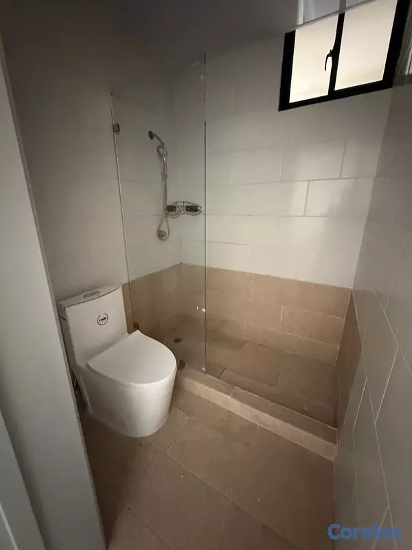 apartamentos - vendo independencia klm 7 una habitación baño parqueo piso 4 amplio fresco  12