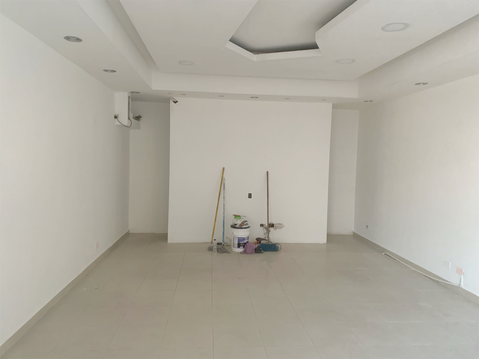 oficinas y locales comerciales - Local Piantini nivel 1 1