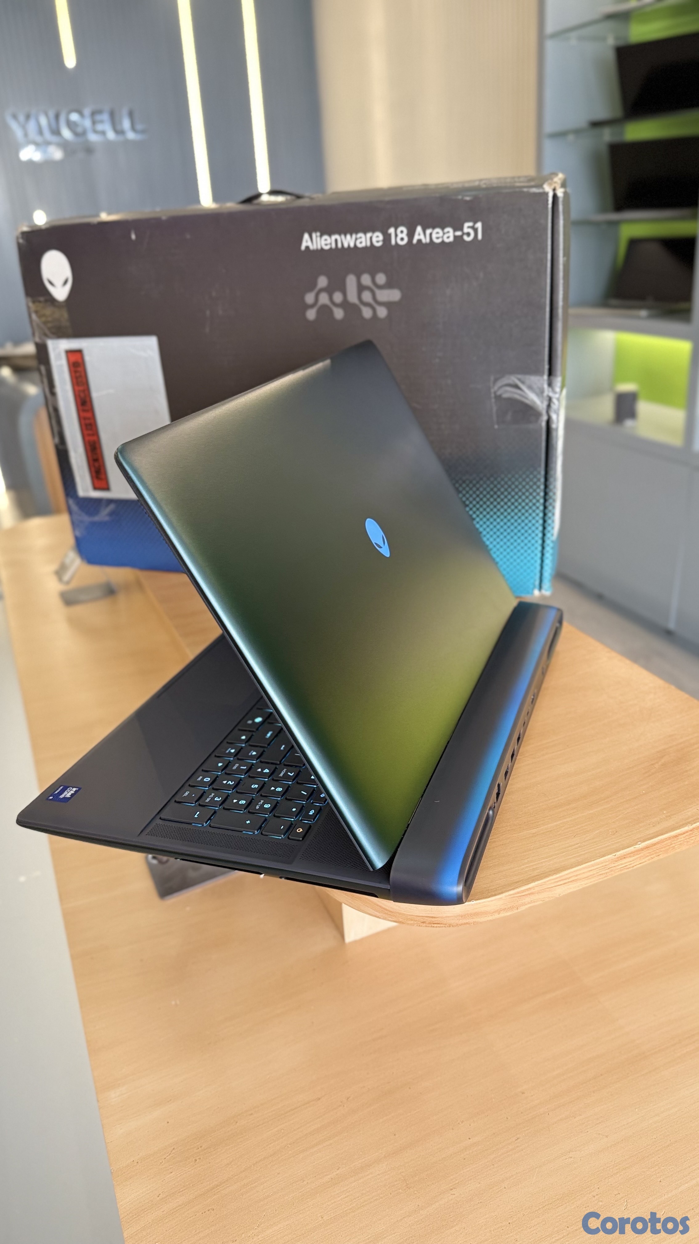 computadoras y laptops - Laptop Alienware 18 Area 51 Rtx5090 Intel core ultra 9 64 gb de ram 2tb ssd  3