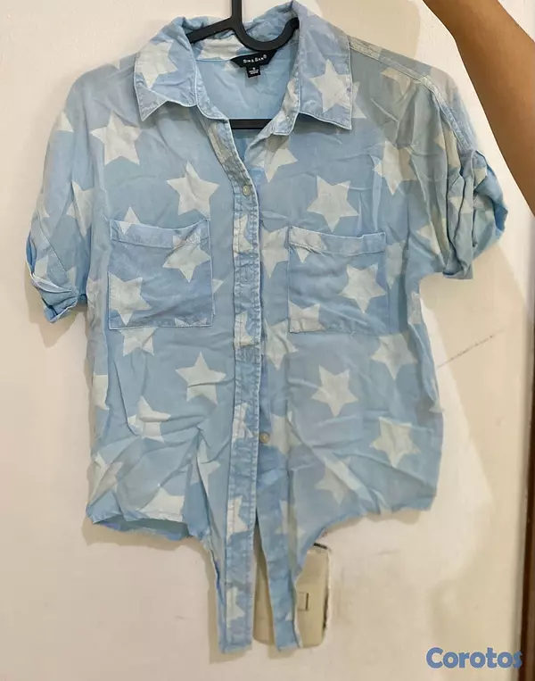 ropa para mujer - Blusa azul cielo corta, estampada de estrellas 3