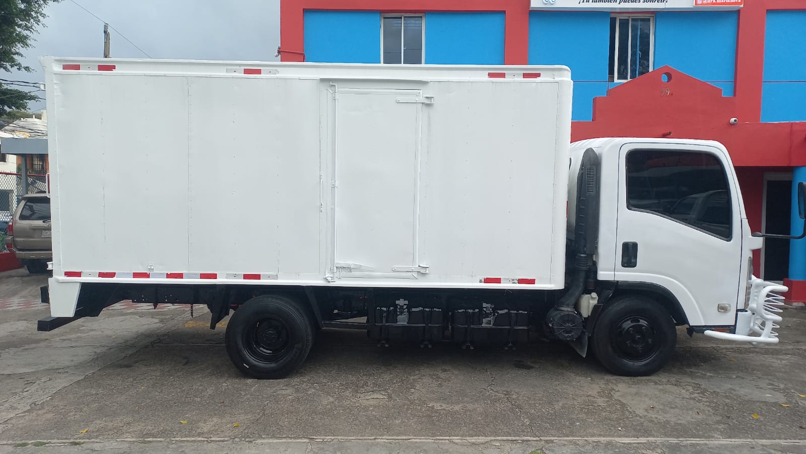 camiones y vehiculos pesados - Isuzu NPR año 2017 Blanco Furgon 8