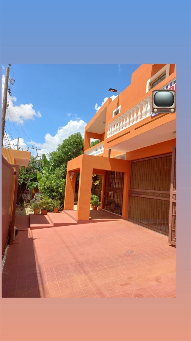 casas - Venta de casa en tropical del este con piscina y 561mts Santo Domingo 9
