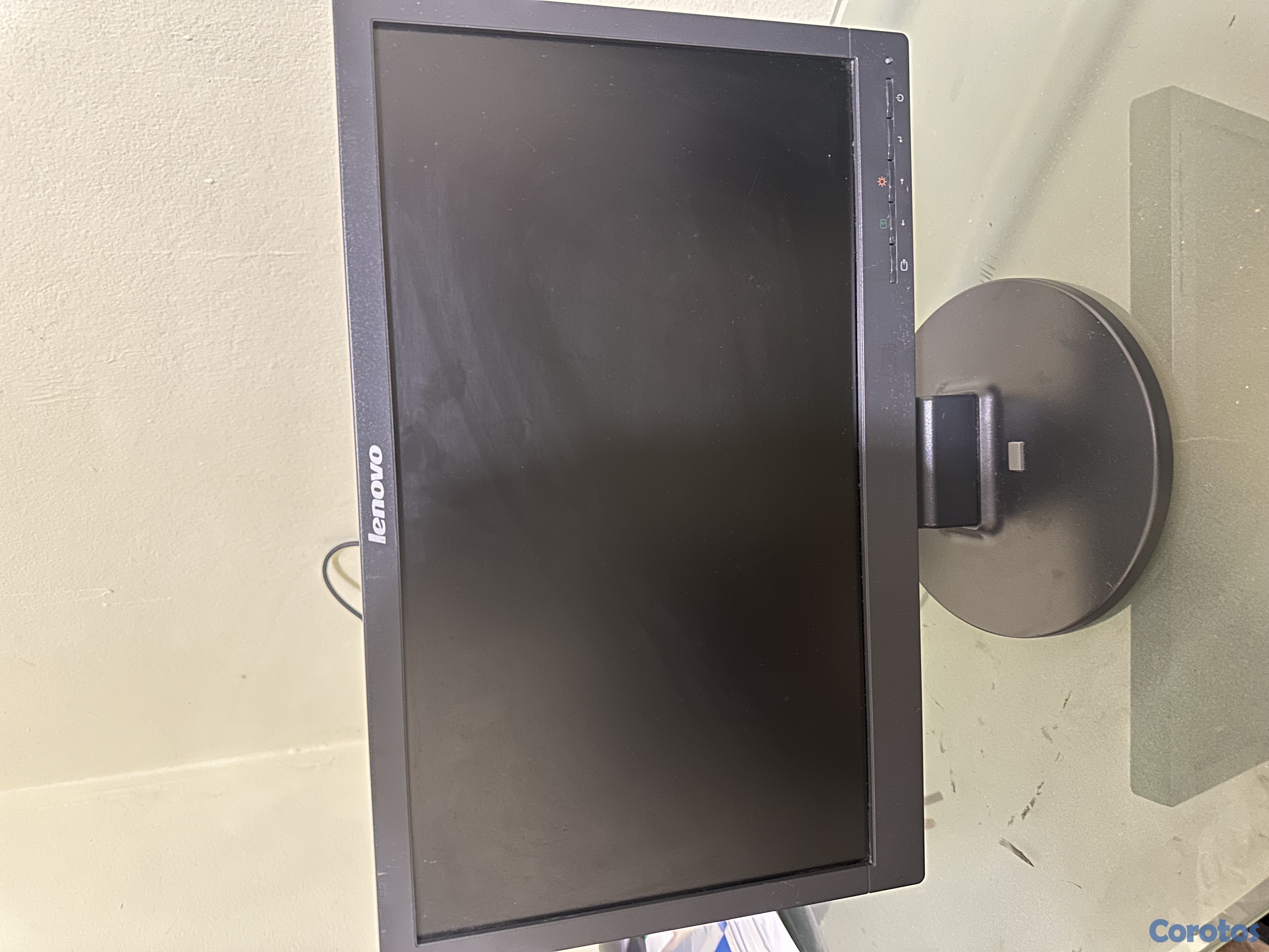 computadoras y laptops - Monitor Lenovo ThinkVision 20” LCD
Resolución 1366x768 
 5