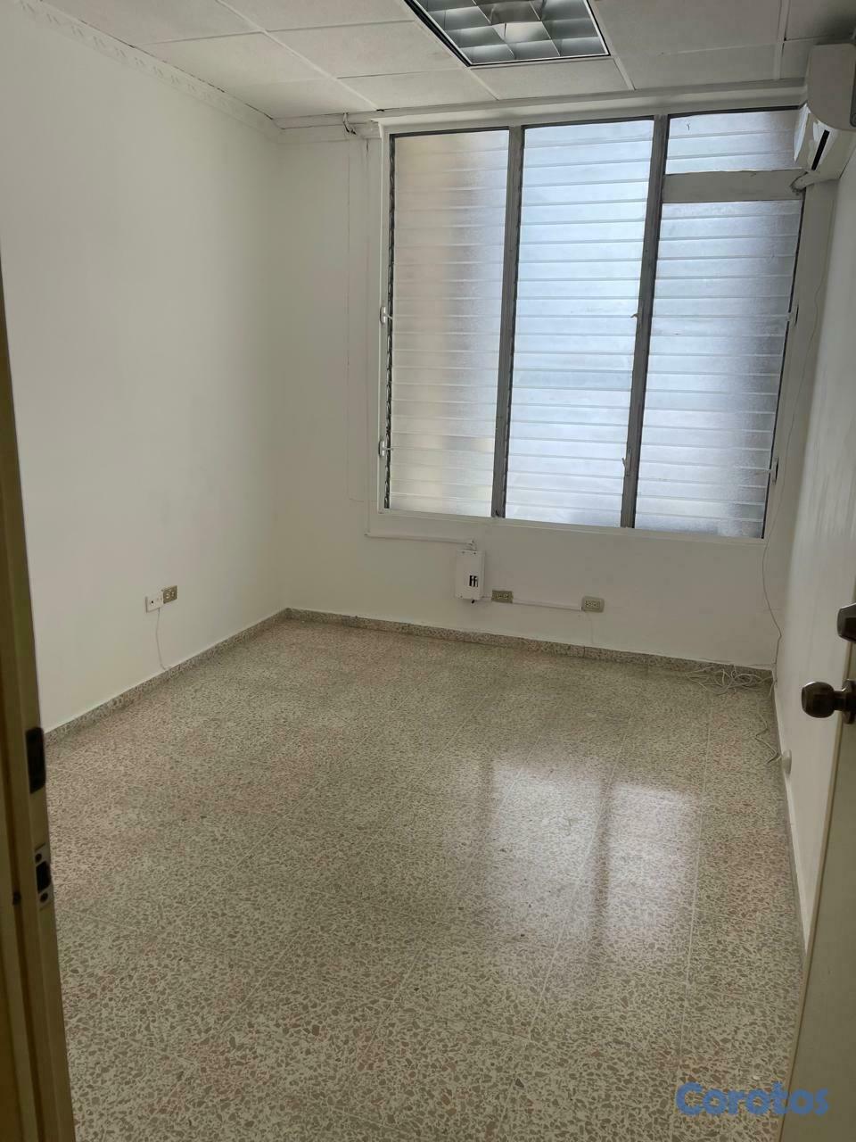 oficinas y locales comerciales - Oficina en plaza comercial 2