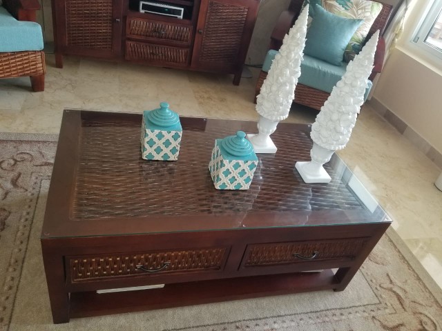 muebles y colchones - Mesa de mimbre rratan y madera en caoba