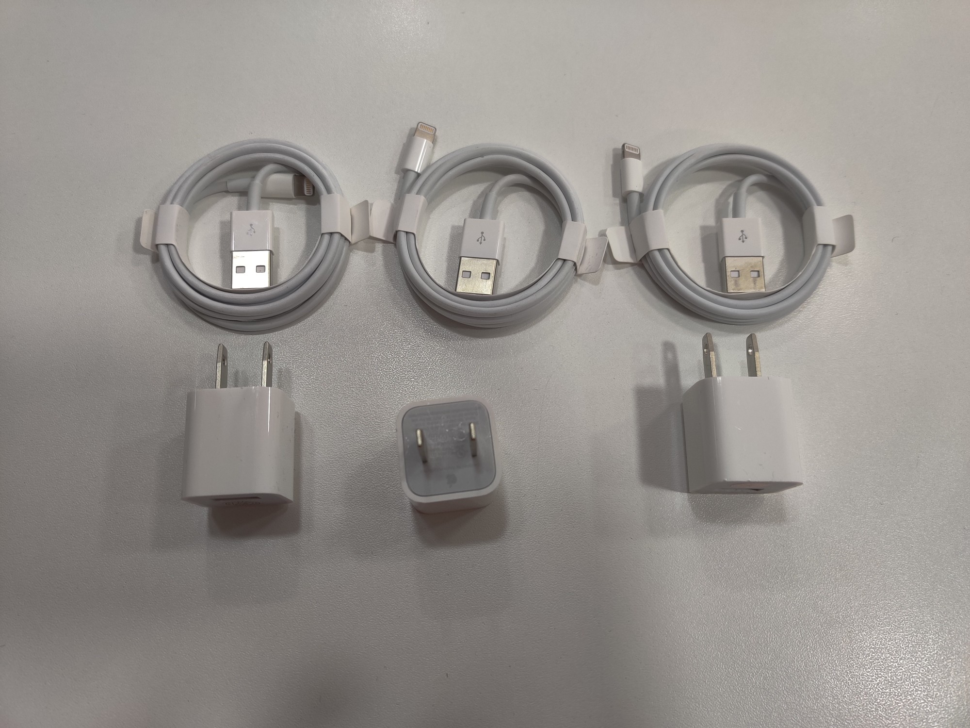 celulares y tabletas - Cargador de pared y cable lightning USB-A Original Apple