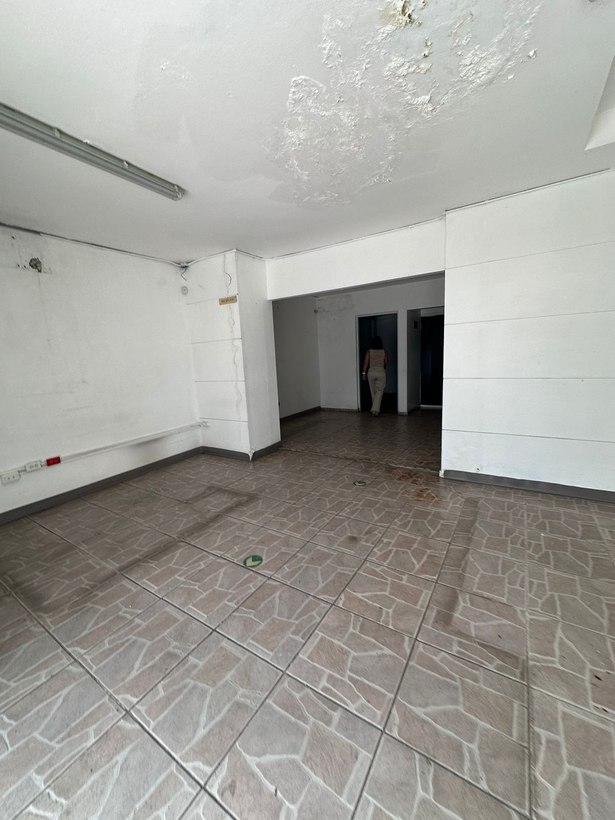 oficinas y locales comerciales - Alquilo Casa Comercial en Los Prados 9