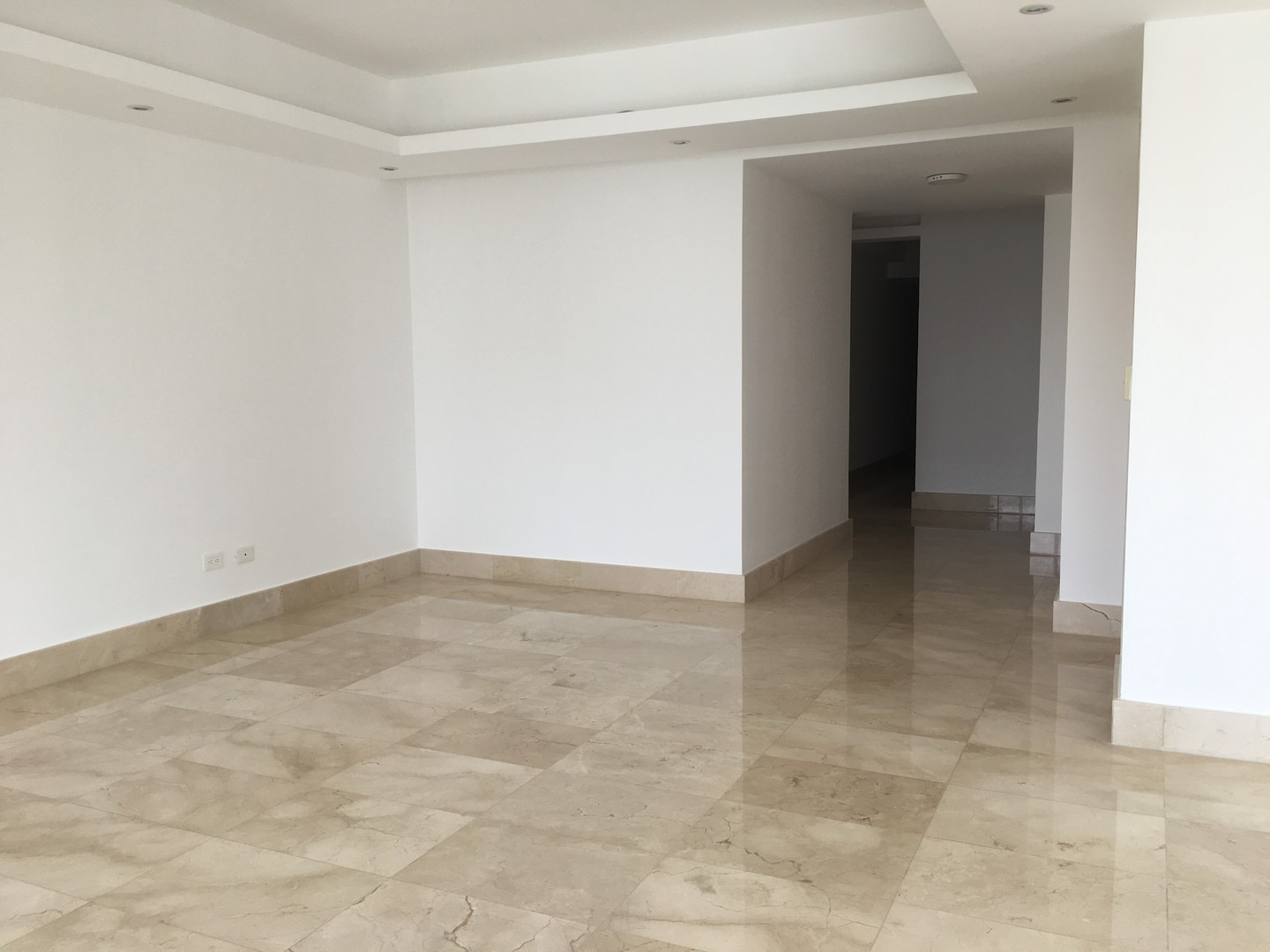 apartamentos - Apartamento en Alquiler en Piantini De Tres Habitaciones Con Linea Blanca Comple 2