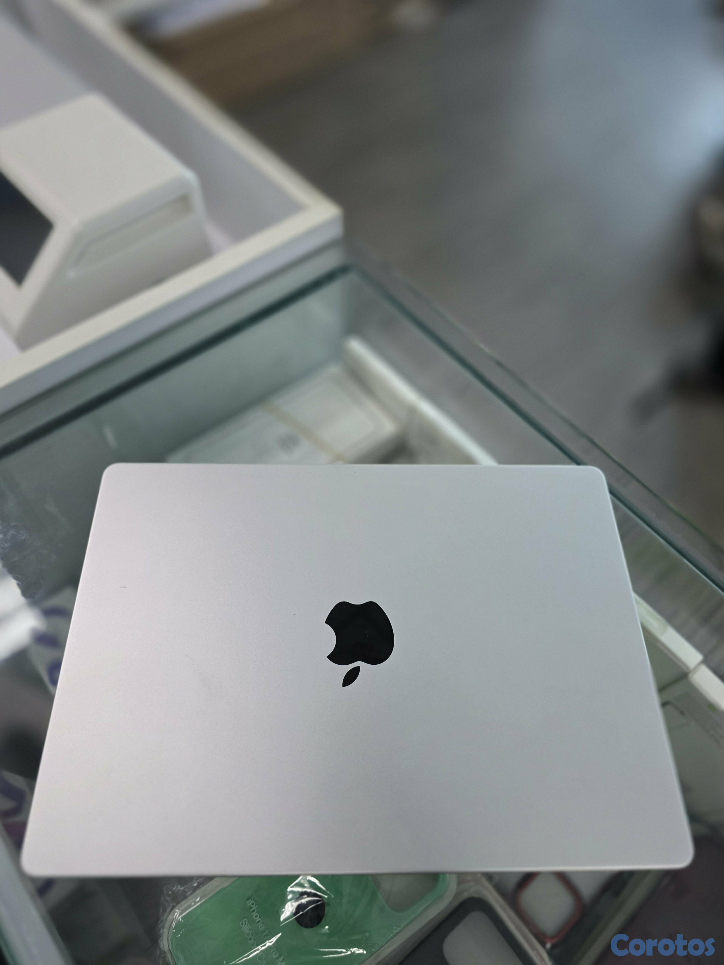 computadoras y laptops - Macbook Pro 2021 14" chip M1 Pro 512gb 16gb ram 6