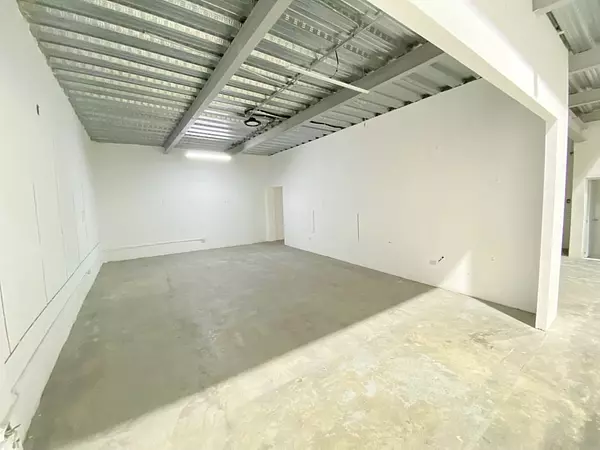 oficinas y locales comerciales - Nave céntrica en Venta  5