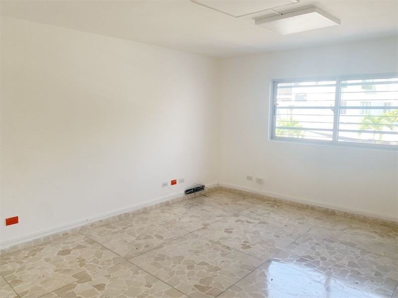 oficinas y locales comerciales - Local en el millon 150 metros  5