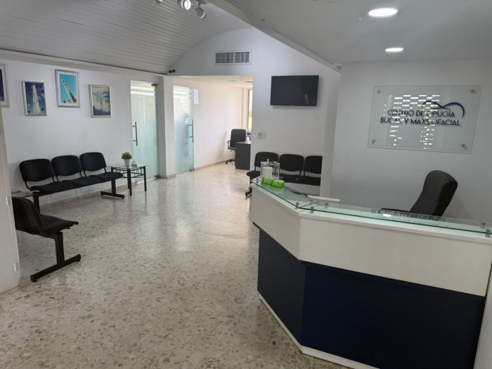 oficinas y locales comerciales - Local Comercial de 199 mt2 Av. Independencia Gazcu 3