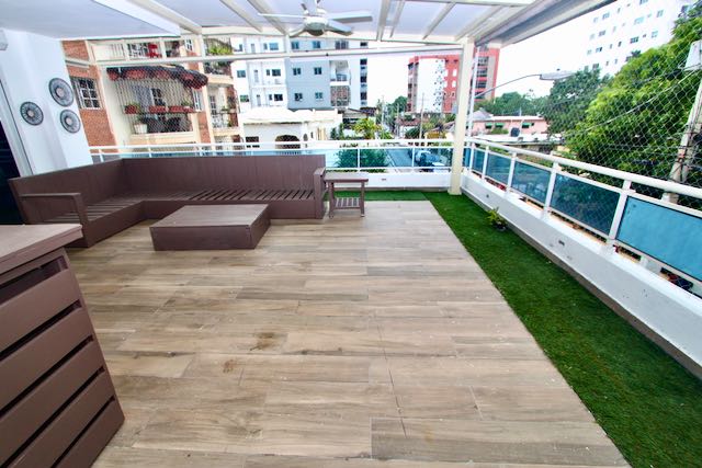 apartamentos - Apartamento Venta -Evaristo Morales- con Terraza.