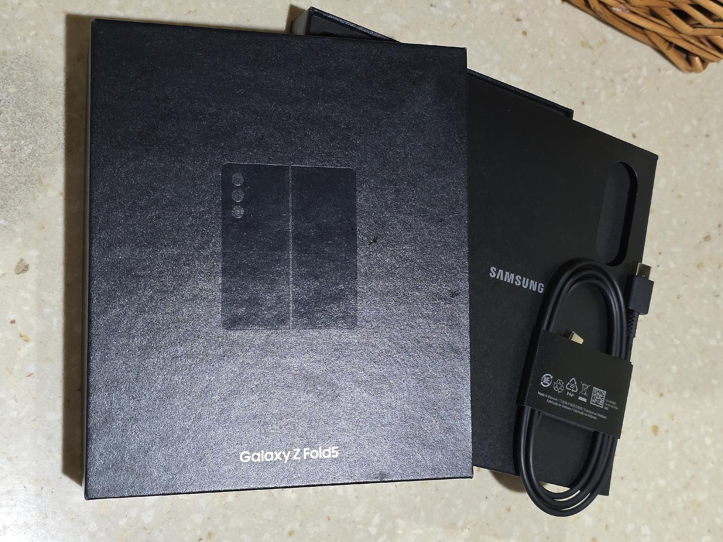 celulares y tabletas - Samsung Galaxy Fold 5 Nuevo + Extras 1