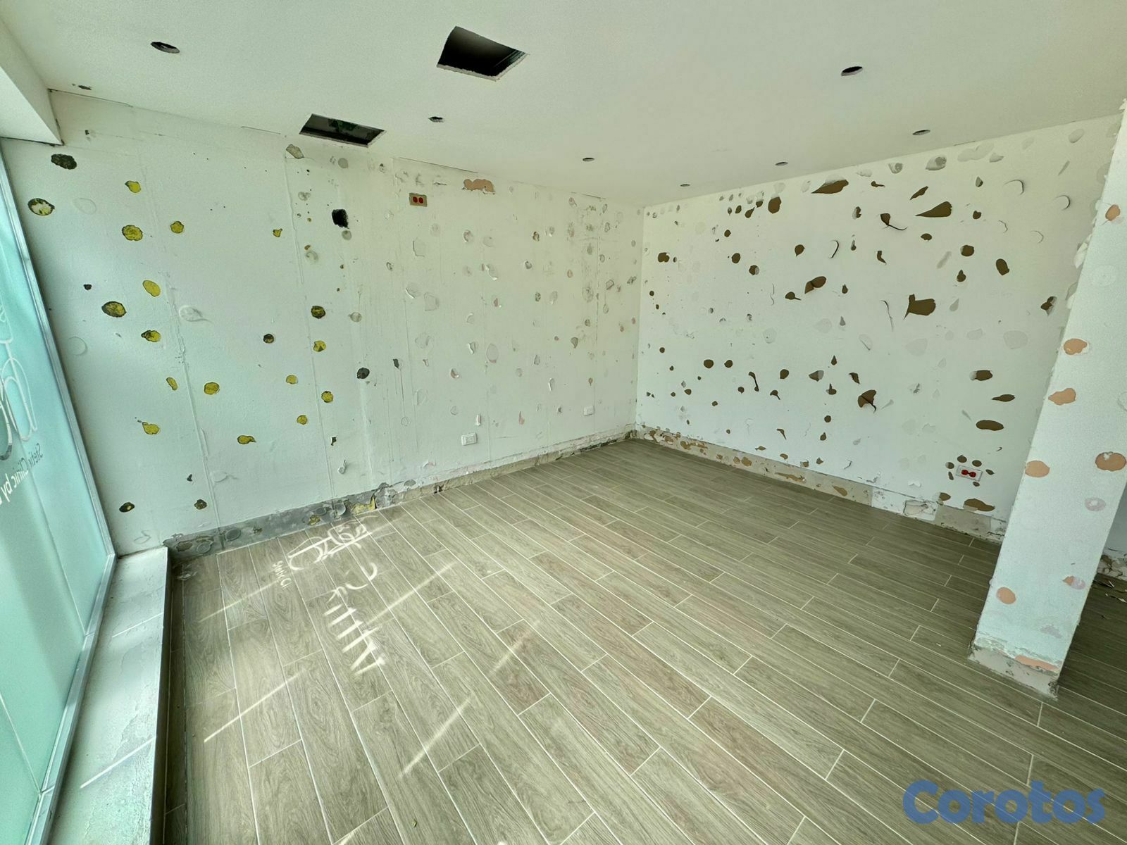 oficinas y locales comerciales - LOCAL COMERCIAL EN ALQUILER LOS CACICAZGOS 1