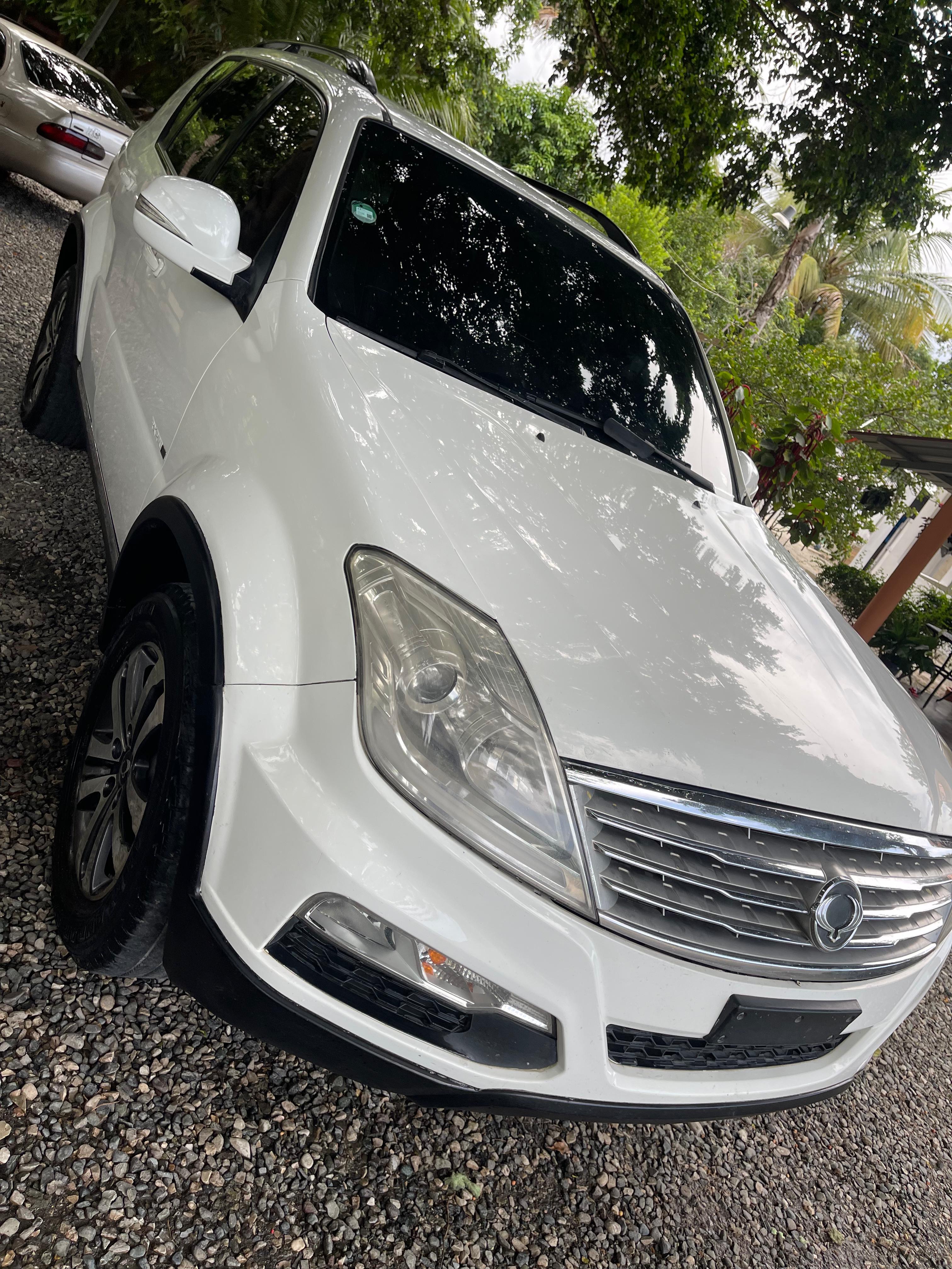 jeepetas y camionetas - Ssangyong Rexton W 2013 6