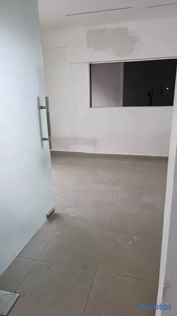 oficinas y locales comerciales - Local de 100 Mts en 1er Nivel, Excelente ubicación 2