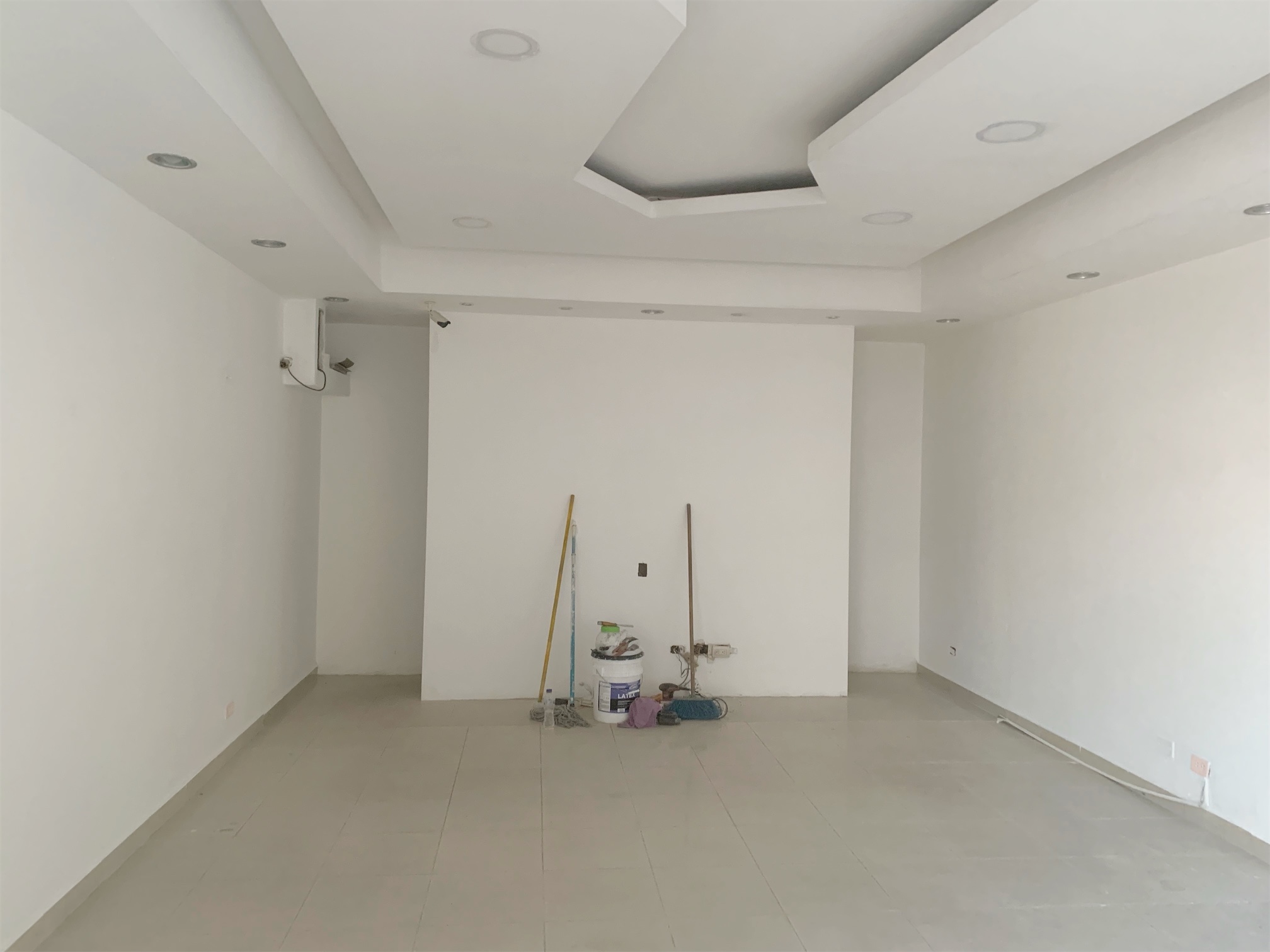oficinas y locales comerciales - Local Piantini nivel 1 2